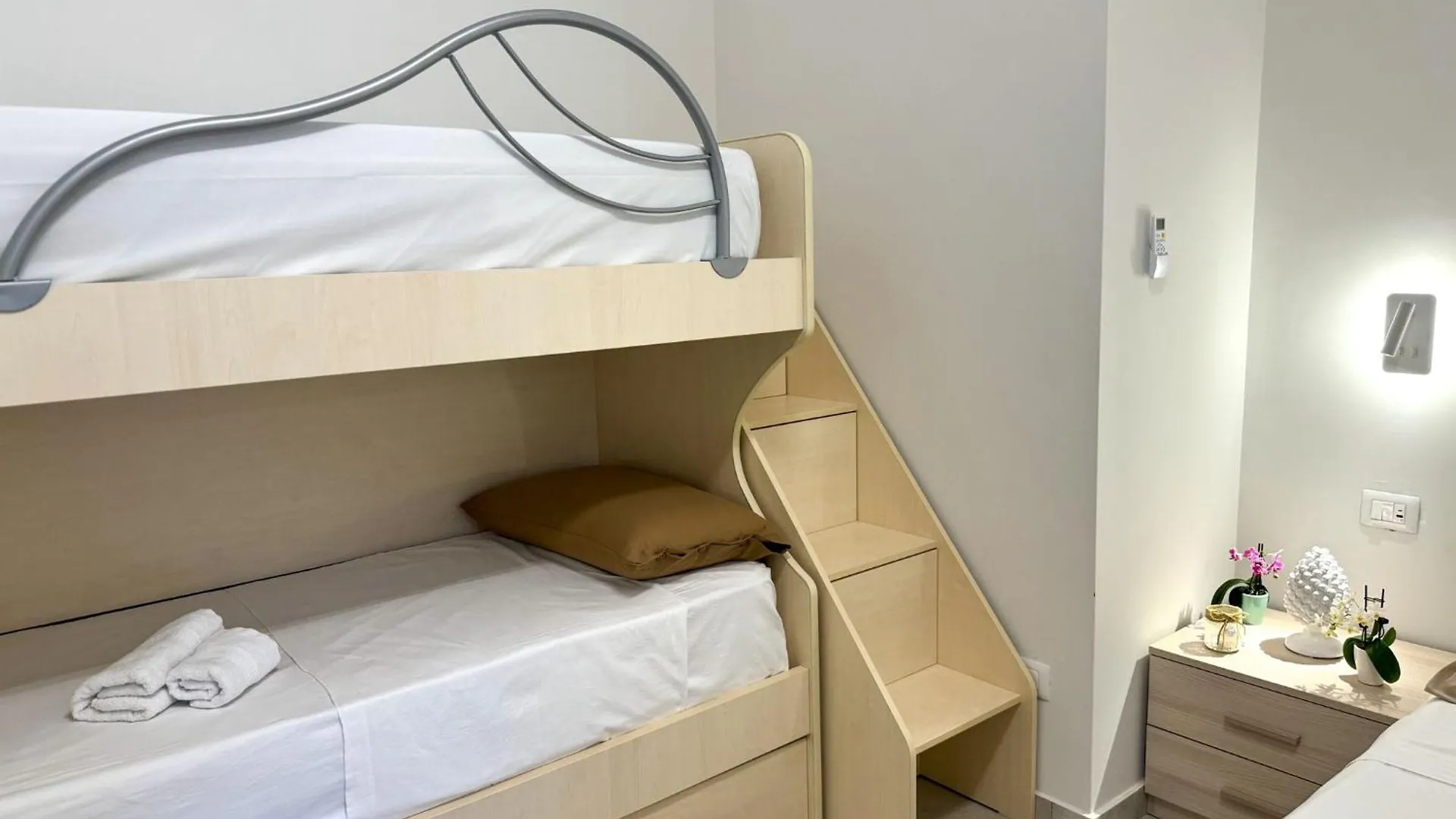 Vicoletto Fiorito Hotel Porto Empedocle 0*,  Olaszország